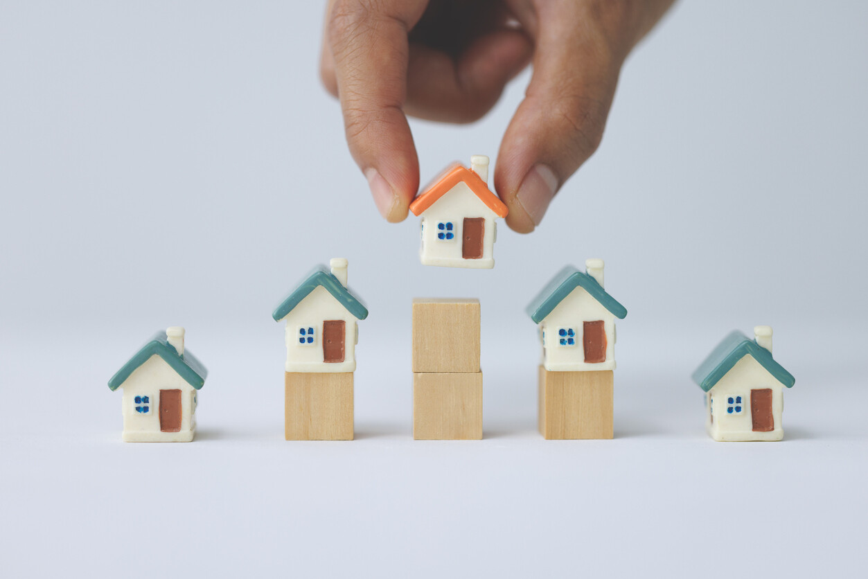 How long is it taking to build a house in 2023?